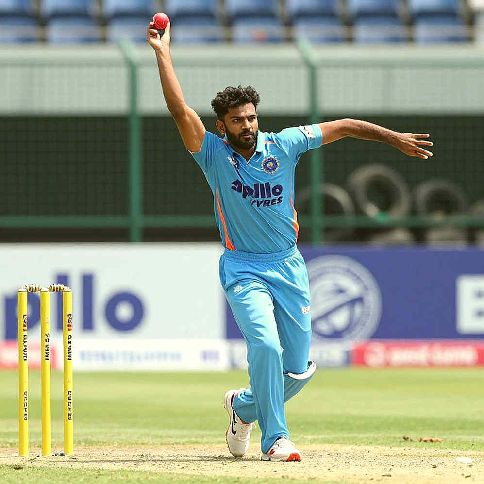 হায়দরাবাদ দিল্লির কাছ থেকে ৫ কোটি টাকার পেসার পেল ৪০ লাখ টাকার স্পিনার দিয়ে: আইপিএল বাণিজ্যের গভীর বিশ্লেষণ